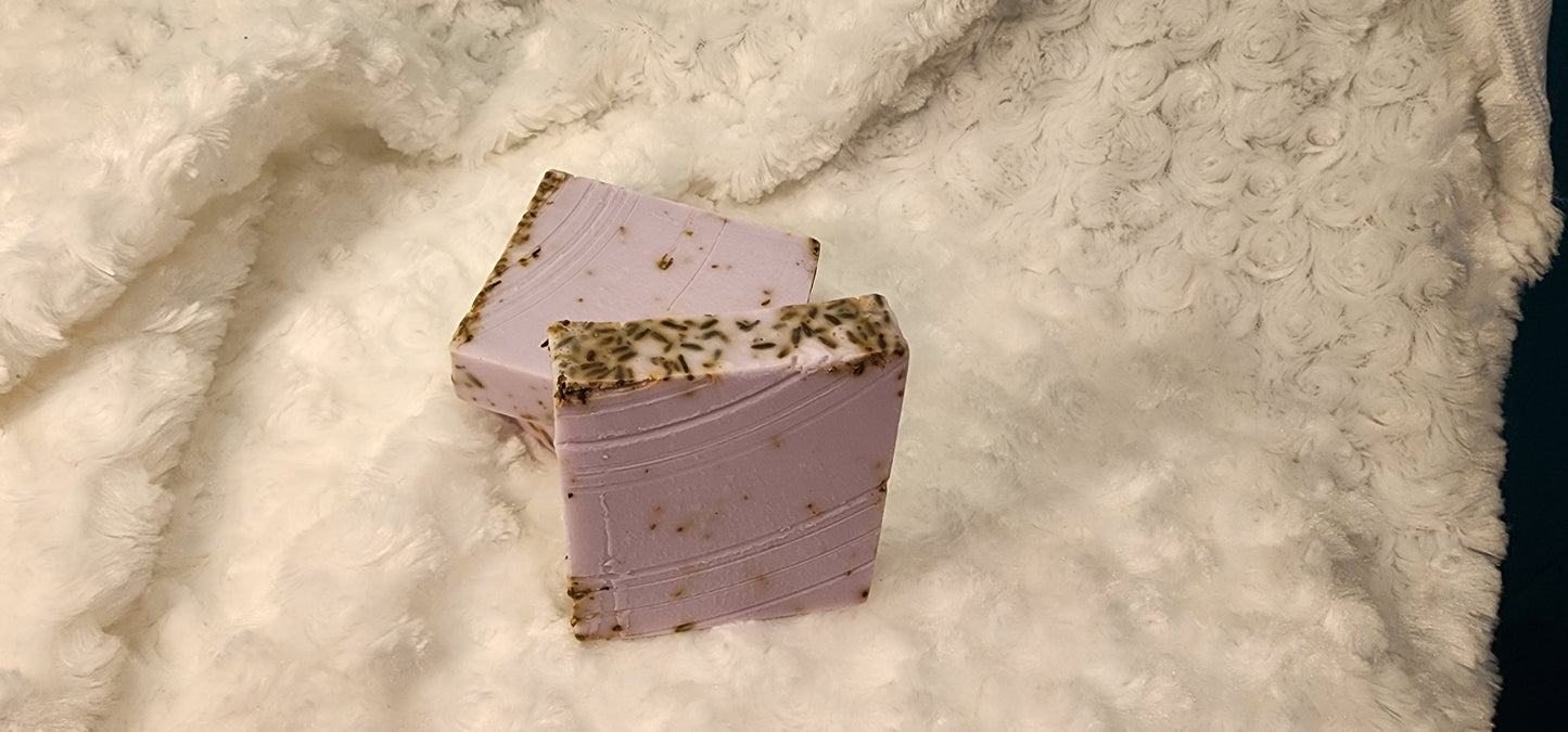 🌿 Lavender Bliss Goat’s Milk Soap