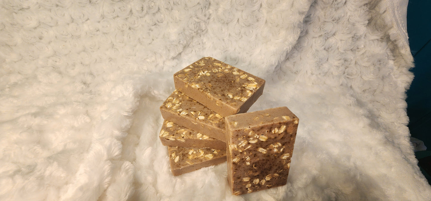 Apple Spice Oatmeal Soap – Nourishing Shea Butter Blend
