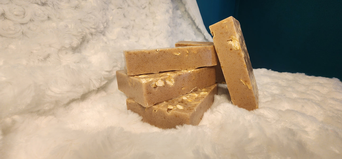 Apple Spice Oatmeal Soap – Nourishing Shea Butter Blend