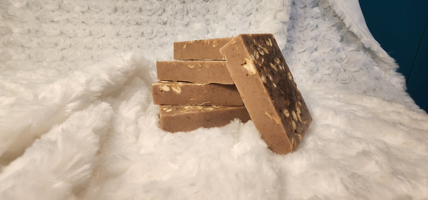 Apple Spice Oatmeal Soap – Nourishing Shea Butter Blend