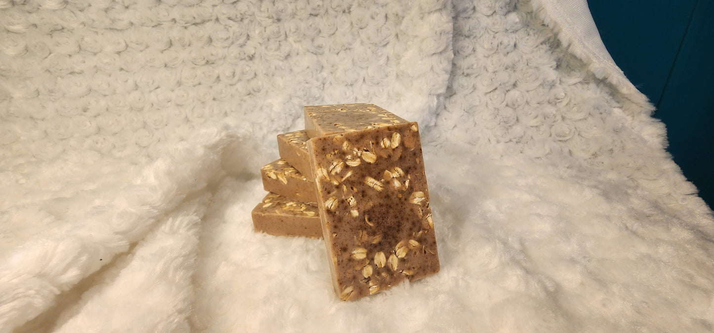 Apple Spice Oatmeal Soap – Nourishing Shea Butter Blend
